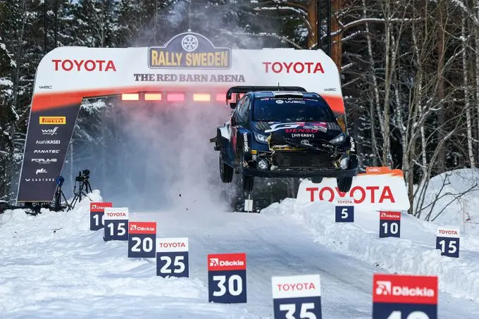 Takamoto Katsuta en Aaron Johnston Toyota GR YARIS Rally1 HYBRID