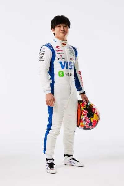 Yuki_Tsunoda_met_helm_Visa_Cash_App_RB_2024