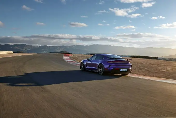 Porsche Taycan Turbo GT foto 12
