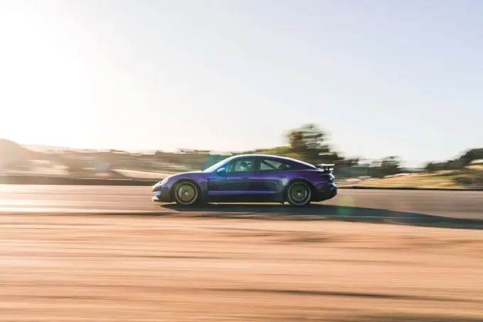 Porsche Taycan Turbo GT foto 15