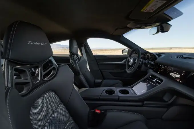 Porsche Taycan Turbo GT foto 3