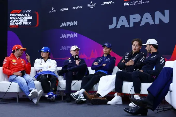 Max Verstappen @ persconferentie GP Japan 2024 foto 2