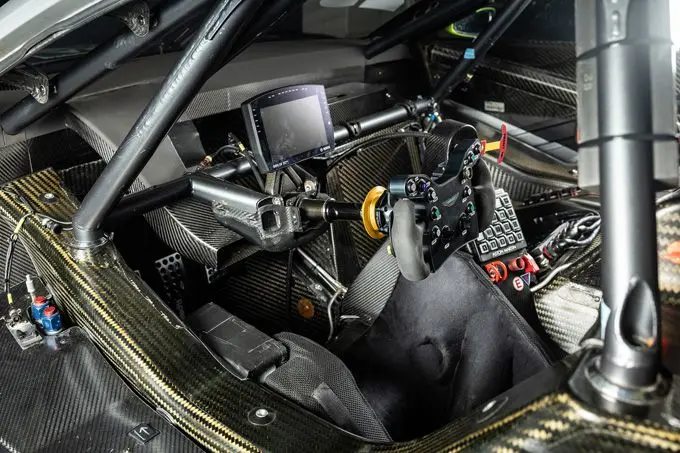 Exclusieve Aston Martin Vantage DTM