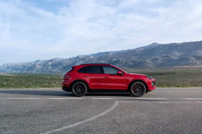Prestaties, comfort en exclusiviteit: de nieuwe Porsche Cayenne GTS Foto 3