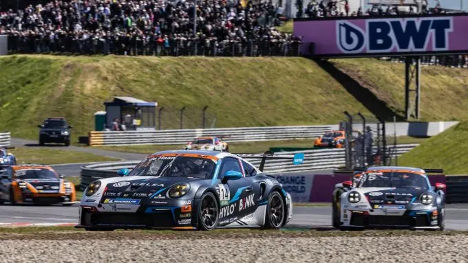 Porsche Sixt Carrera Cup Deutschland Race 3 en 4 Oschersleben Foto 6 Robert_de_Haan_NL_Team75_Bernhard