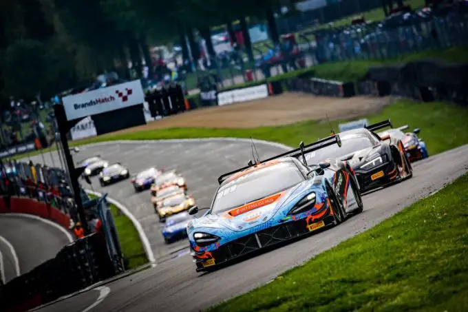 Fanatec GT World Challenge Europe Brands Hatch Foto 5 Nr159_McLaren