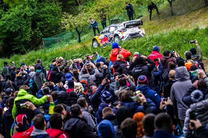Kroatië Rally 2024 Ford Puma grote menigte toeschouwers
