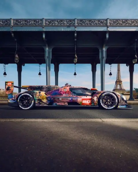 BMW M Hybrid V8-endurance Art Car by Julie Mehretu foto 2