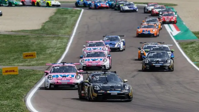 Porsche Mobil 1 Supercup in Imola volledige startveld met Larry ten Voorde voorop