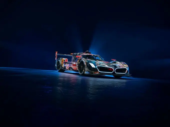 BMW M Hybrid V8-endurance Art Car by Julie Mehretu foto 10