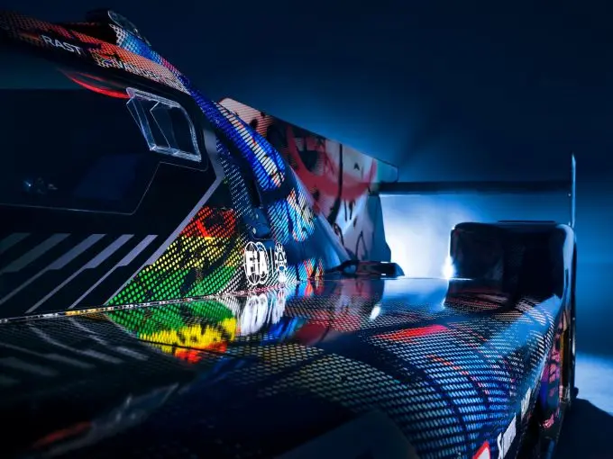BMW M Hybrid V8-endurance Art Car by Julie Mehretu foto 11