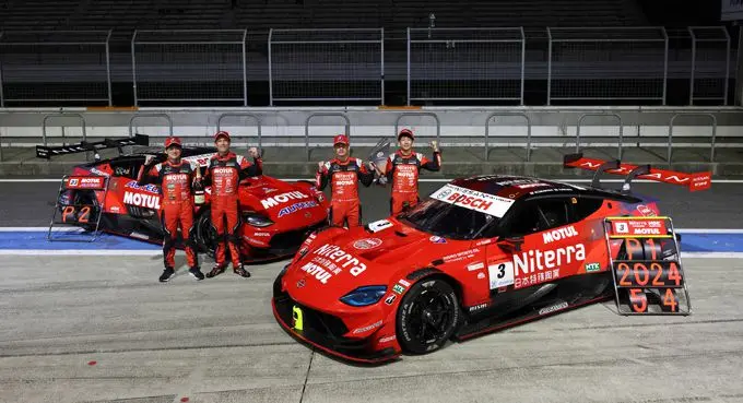 Nissan Z NISMO GT500 scoort 1-2-klassering op Fuji
