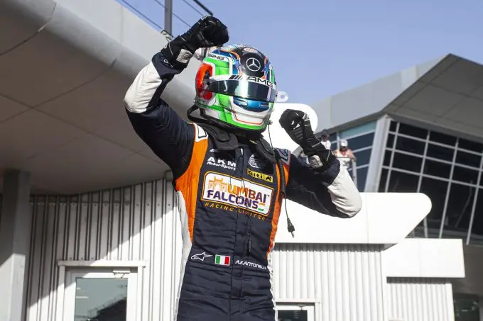 Kimi_Antonelli met helm