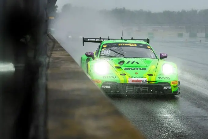 DTM Lausitzring Ayhancan Guven was de snelste in de regen
