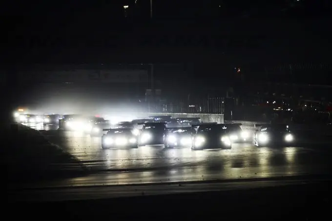 GT World Challenge Misano Race 2 zaterdagavond in het donker