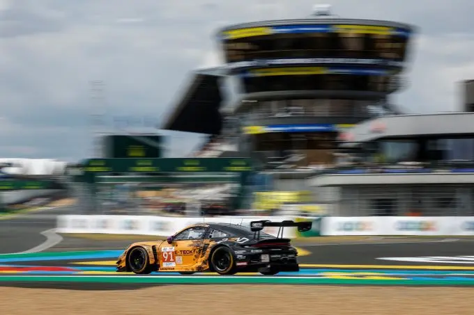 24 Uur Le Mans 2024 Morris Schuring rookie winnaar LMGT3 Porsche 911 GT3 R Foto 5