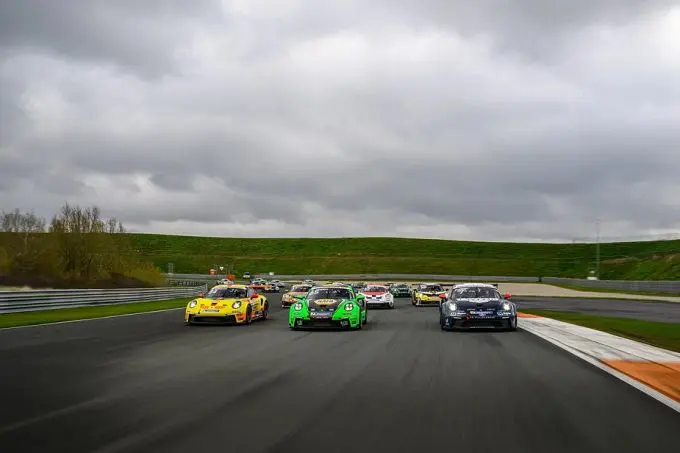 Porsche Carrera Cup Benelux DTM weekend Zandvoort Foto 3 startveld front