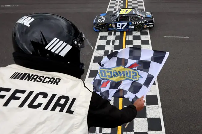 Nieuw-Zeelander met Nederlandse roots wint NASCAR