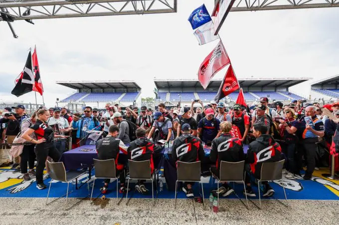 24 Uur Le Mans 2024 Toyota niet in favorietenrol Foto 7 handtekeningen signeersessie