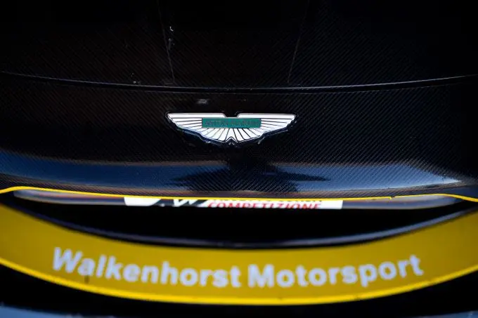 Nürburgring Endurance Series 69e ADAC Westfalenfahrt Walkenhorst Aston Martin logo Foto 4