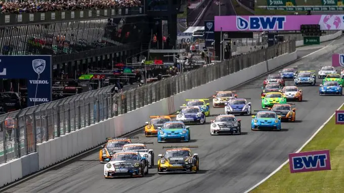 DTM Zandvoort Porsche Sixt Carrera Cup Deutschland Foto 2 Start_PSCCD_startveld_Tarzanbocht