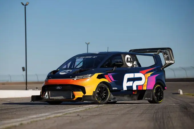 Ford SuperVan 4.2 racet met EV-power