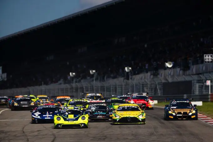 Fanatec GT World Challenge Europe Nürburgring Foto 11 Start