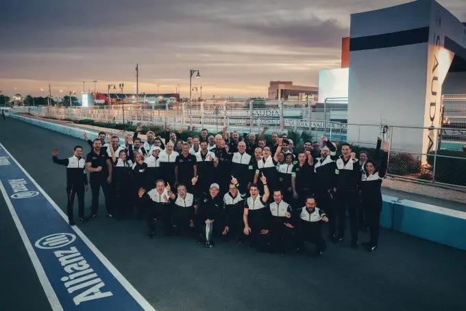 Porsche Formule E wereldkampioen 2023-2024 Foto 17
