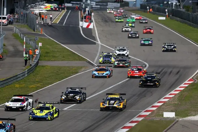 Fanatec GT World Challenge Europe Nürburgring Foto 5 bronze cup startveld