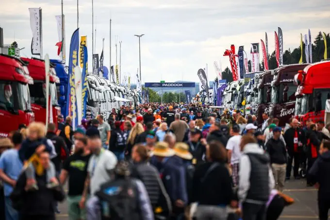 ADAC GT Masters ‘Road to DTM’ Nürburgring veel publiek in de paddock
