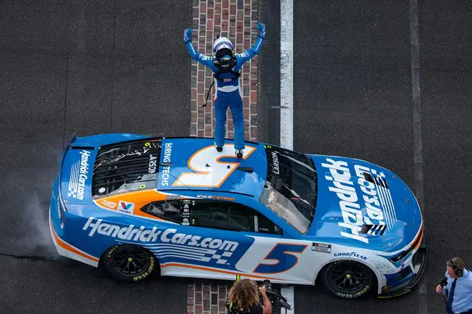 Kyle Larson wint de 30th Anniversary Brickyard 400 op de Indianapolis Motor Speedway