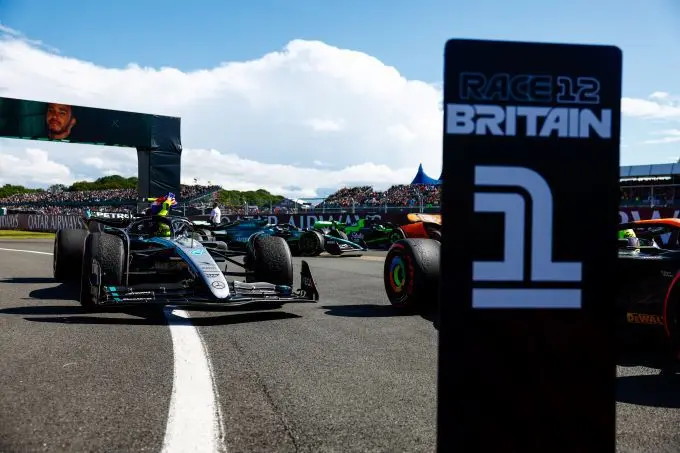 Lewis Hamilton F1 Mercedes winnaar GP Groot-Brittannie 2024 Foto 2