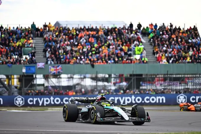 Lewis Hamilton F1 Mercedes winnaar GP Groot-Brittannie 2024 Foto 4