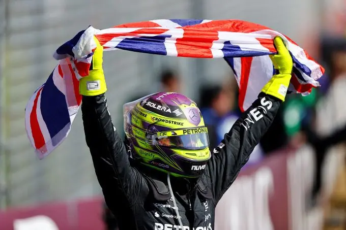 Lewis Hamilton F1 Mercedes winnaar GP Groot-Brittannie 2024 Foto 3