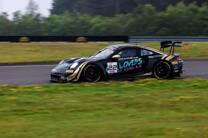 GT Europe Endurance Cup Foto 3 P2 voor #22 A.Güven/L.Heinrich/D.Boccolacci (Schumacher CLRT) Porsche 911 GT3 R (992)