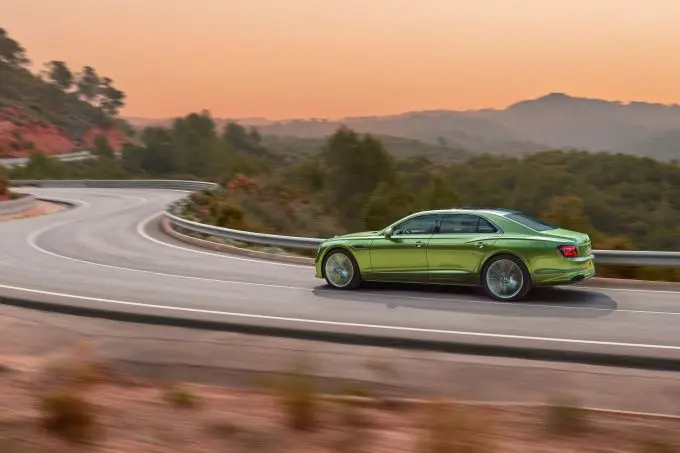 De nieuwe Bentley Flying Spur Foto 2