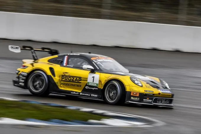 Porsche Sixt Carrera Cup Deutschland finale Hockenheim Foto 2 Larry ten Voorde met P6 Porsche Six Carrera Cup Deutschland kampioen 2024