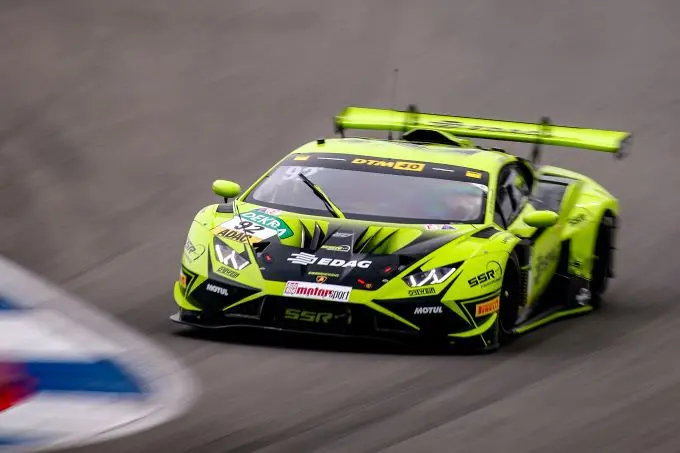 DTM-kampioen 2024 Mirko Bortolotti met Lamborghini Foto 4