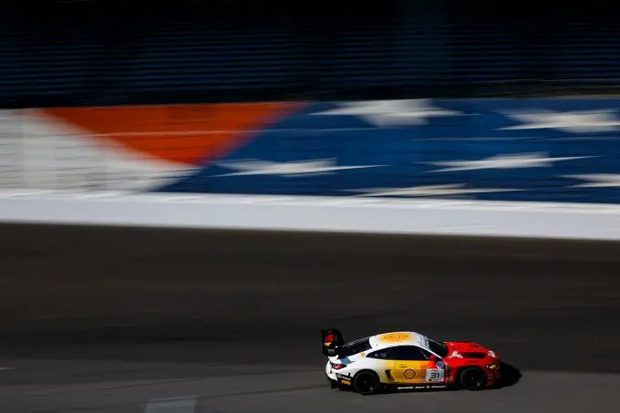 Fanatec GT World Challenge America Indianapolis 4 – 6 Oct 2024 bron Fabian Lagunas Foto 7 Team WRT winnaar met BMW