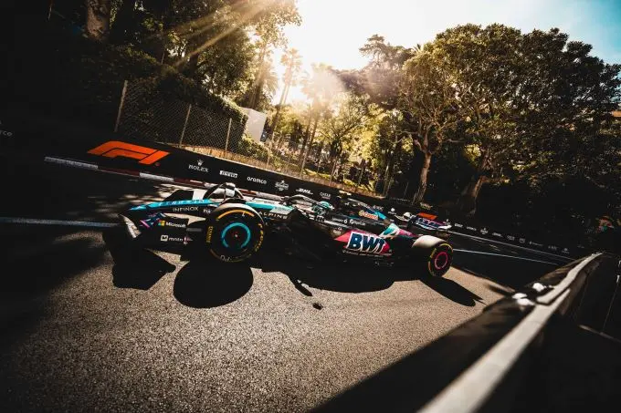 Alpine F1 team met Renault power unit uit Viry-Châtillon Foto 2