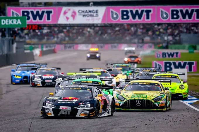 DTM Hockenheimring 2024 Foto 2 kelvin van der Linde voorop