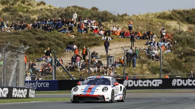 Porsche Mobil 1 Supercup prijsuitreiking voetbalclub VfB Stuttgart Foto 17 GP van Nederland DutchGP