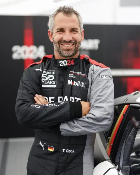 Porsche Mobil 1 Supercup prijsuitreiking voetbalclub VfB Stuttgart Foto 18 Timo Glock