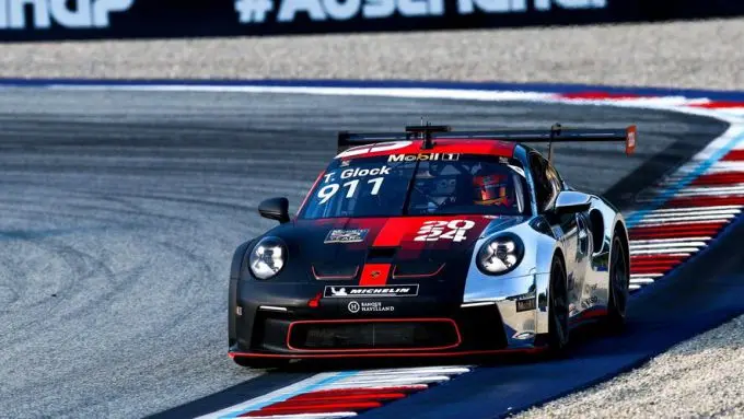 Porsche Mobil 1 Supercup prijsuitreiking voetbalclub VfB Stuttgart Foto 19 Timo Glock