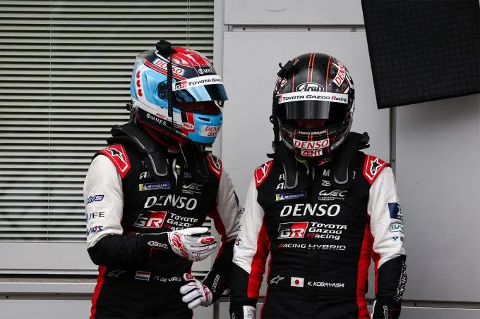 8 Hours of Bahrain 2024 Foto 4 Nyck de Vries en Kamui Kobayashi