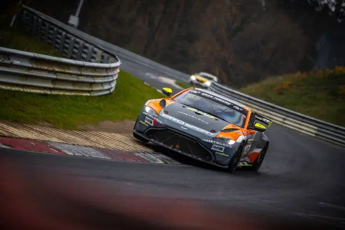 ADAC Nürburgring Endurance Series 2024 NLS 56. ADAC Barbarossapreis Foto 6 vader en zoon-team Guido en Maxime Dumarey Aston Martin Vantage GT4 bron foto Eric Metzner PRO Sport