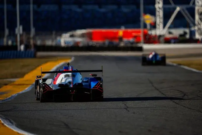4H The Roar before the Rolex 24 BMW geeft iedereen het nakijken