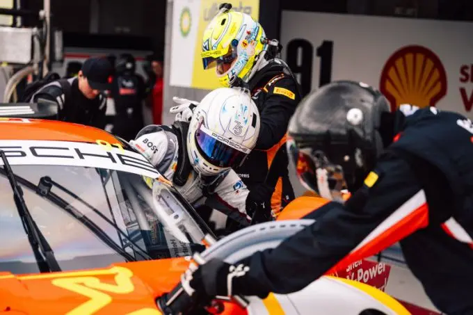 Bathurst 12H 3e Free Practice Friday Foto 7 rijderswissel pitstop_Nr91_Schuring_Heinrich_Shahin_Shahin