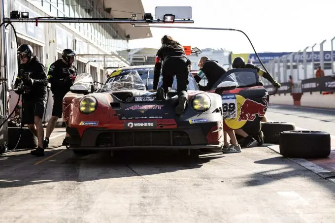 24H Dubai 2025 Porsche 911 GT3 R Proton Huber Competition Kalle Rovanperä Foto 4 pitstop
