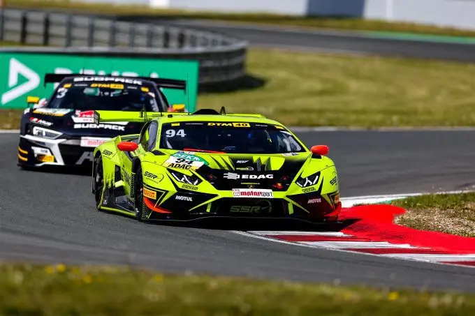 Mirko Bortolotti Lamborghini versus Kelvin van der Linde Audi